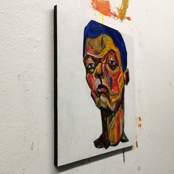Obraz s názvem ”Výzva” je namalovaný akrylovými barvami na dřevěnou desku. Motiv obrazu je abstraktně vyobrazený mužský portrét.